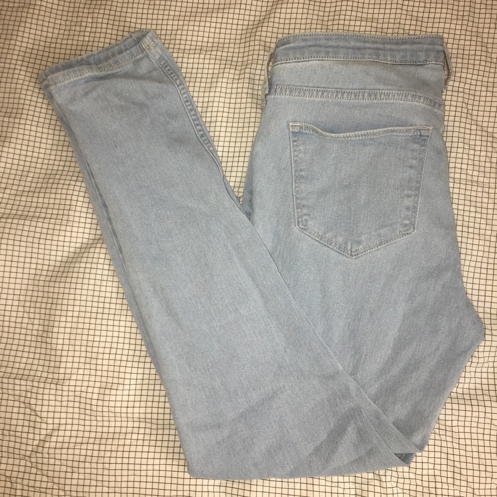 Women’s H&M light wash regular waist skinny jeans